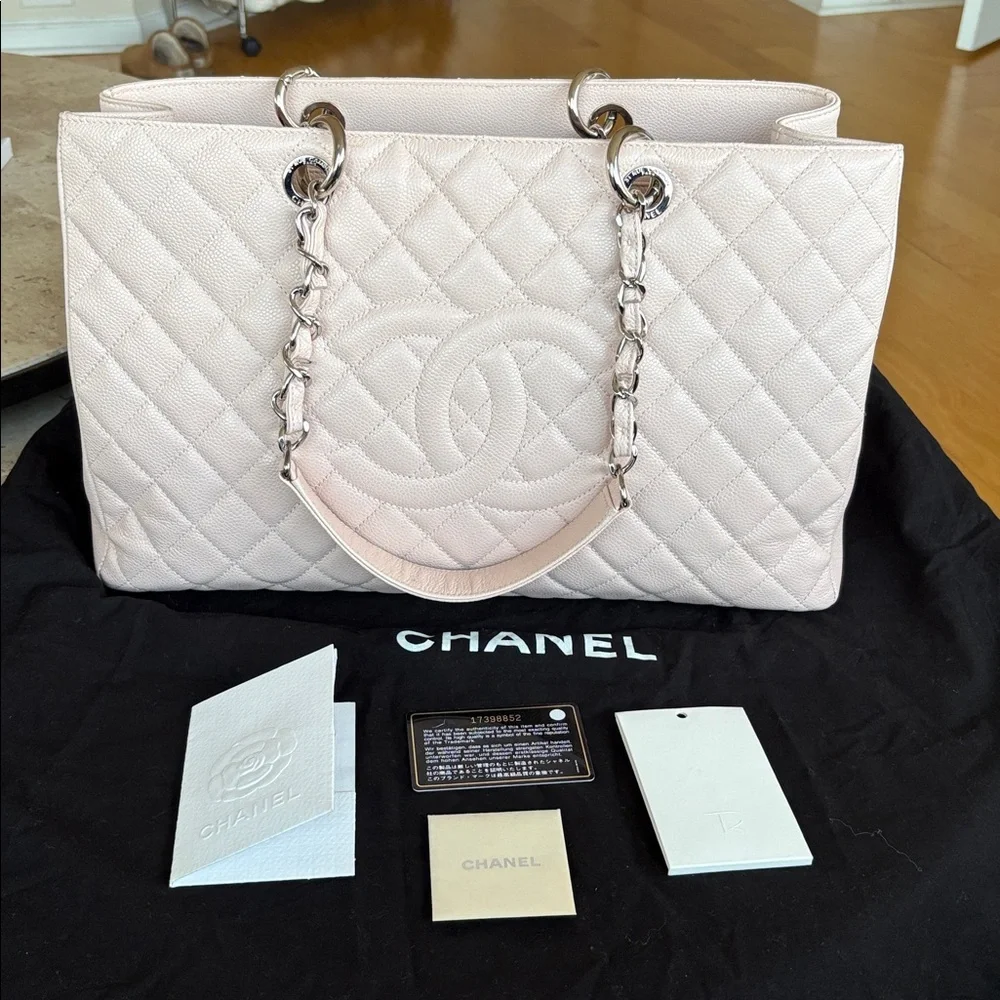Chanel GST in light pink Caviar